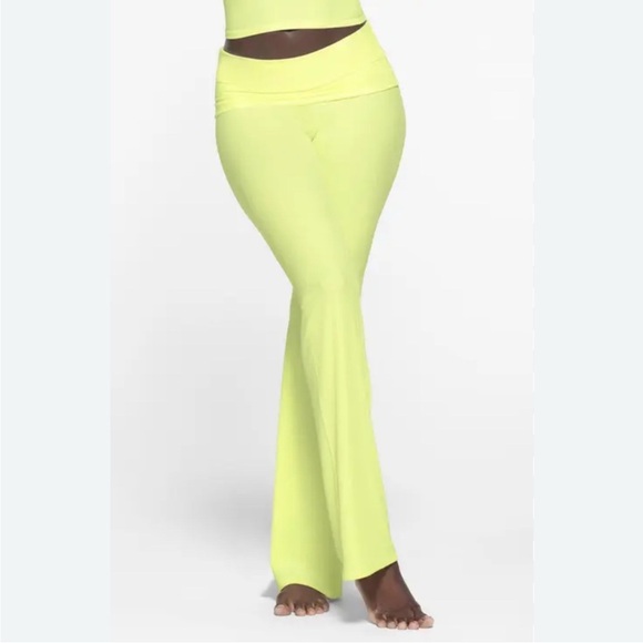 Skims  loungewear, yoga, workout lime, green pants, size XL, NWT - Picture 1 of 6